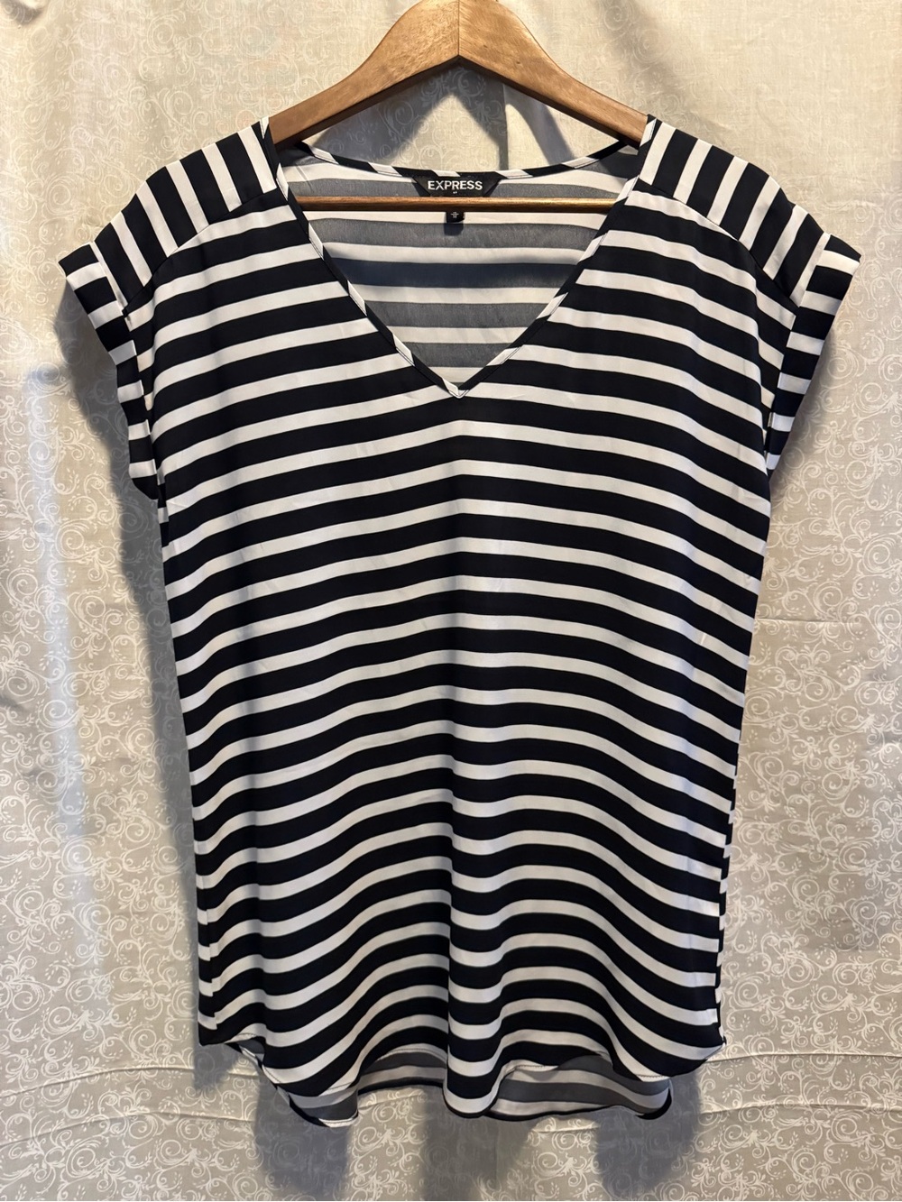 Express Black White Striped Blouse Top Women’s Medium V Neck Cap Sleeve